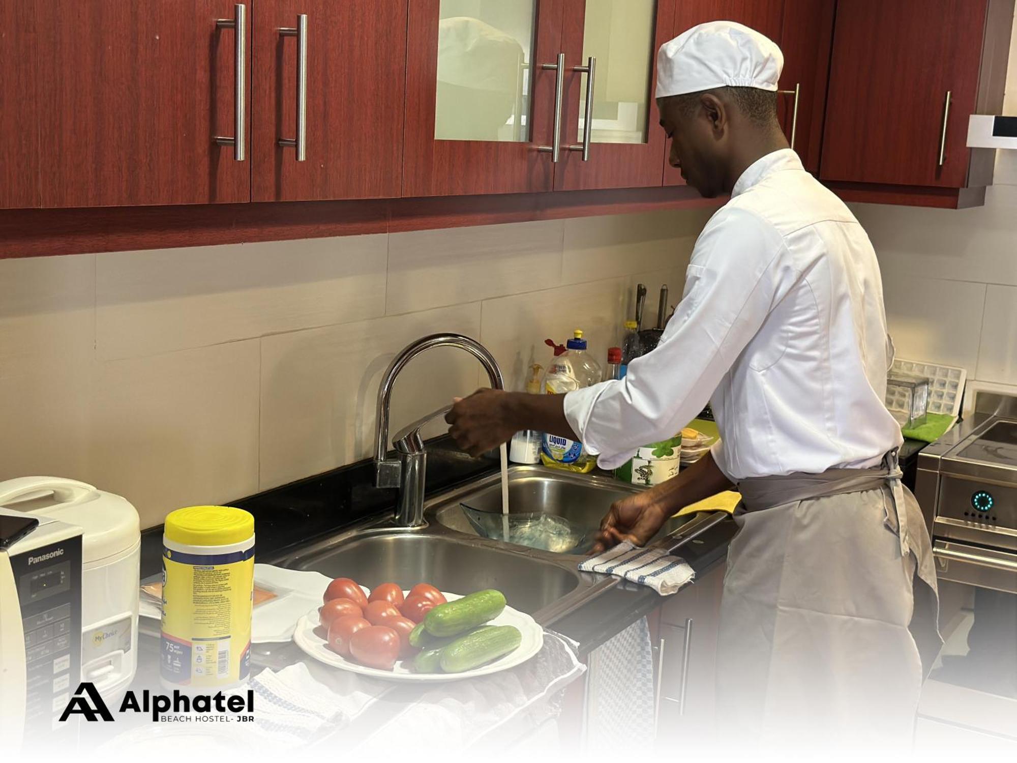 Alphatel Beach Hostel Jbr ドバイ エクステリア 写真